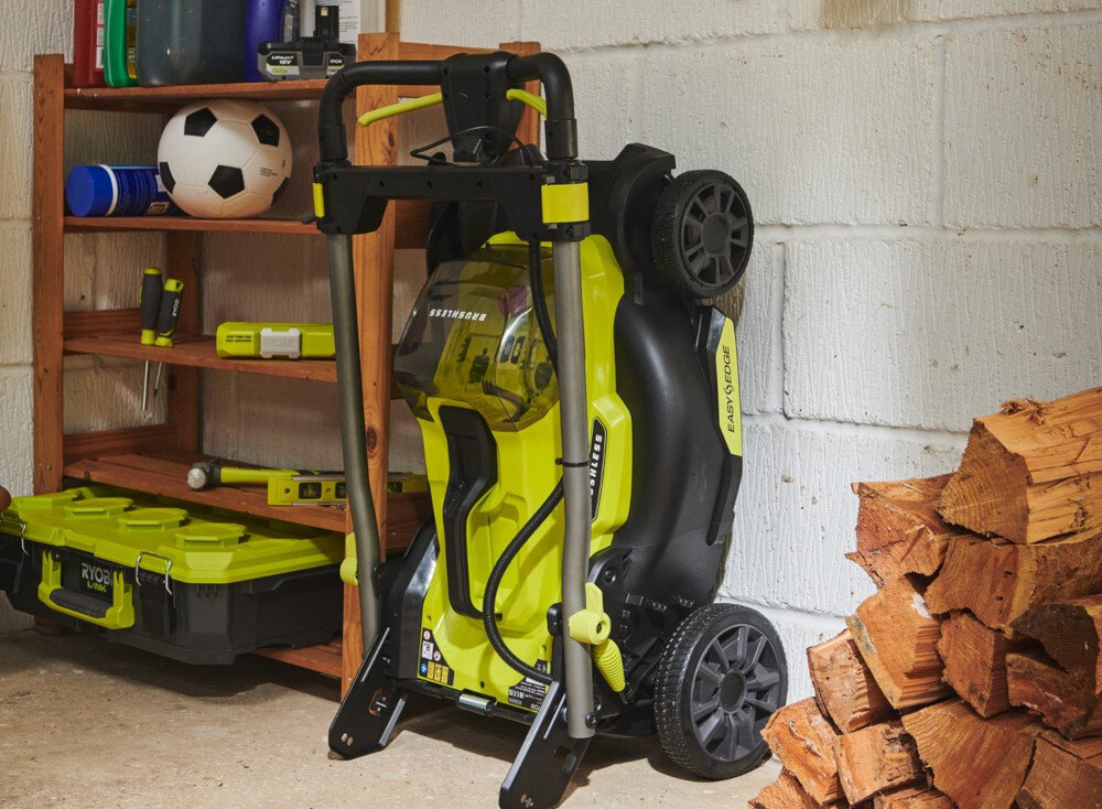 Kosiarka akumulatorowa RYOBI ONE+ RY18LMX40C-150 wygoda teleskopowe uchwyty mozliwosc pionowego przechowywania