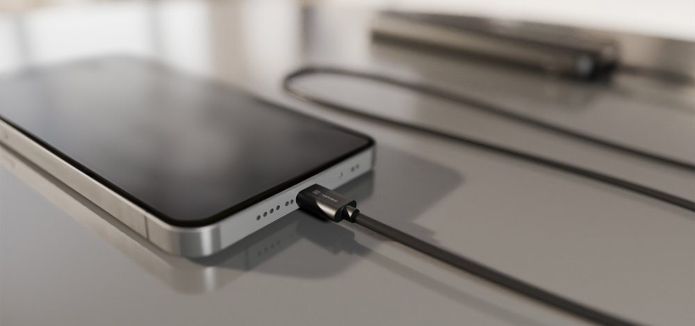 Natec Prati telefon, tablet, handheld, laptop chip e-marker standardem Power Delivery 3.0 - kabel podłączony do telefonu
