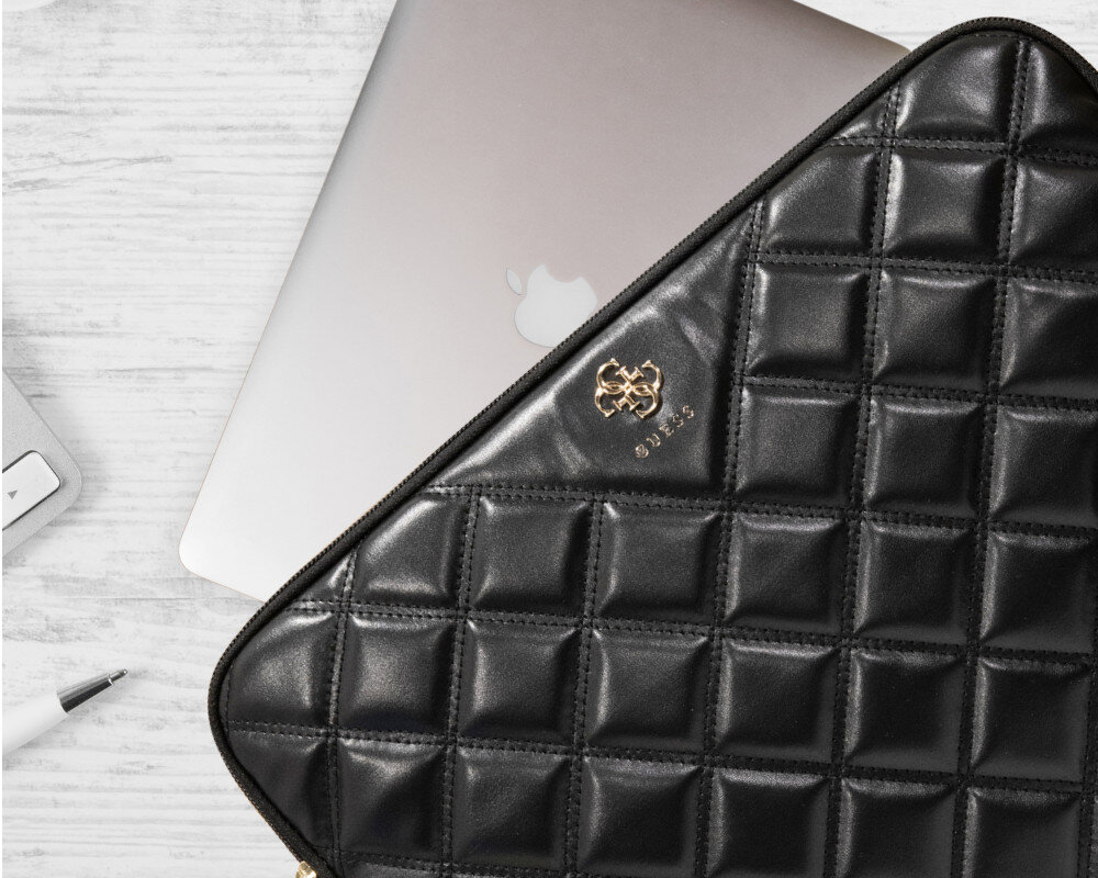 Etui na laptopa GUESS Quilted 4G 13-14 cali torba design