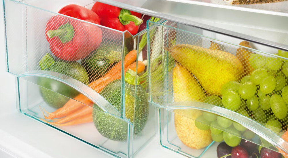 LODÓWKA LIEBHERR CUELE 231 SMARTFROST pojemniki warzywa owoce przechowywanie funkcjonalne praktyczne Przezroczyste ścianki