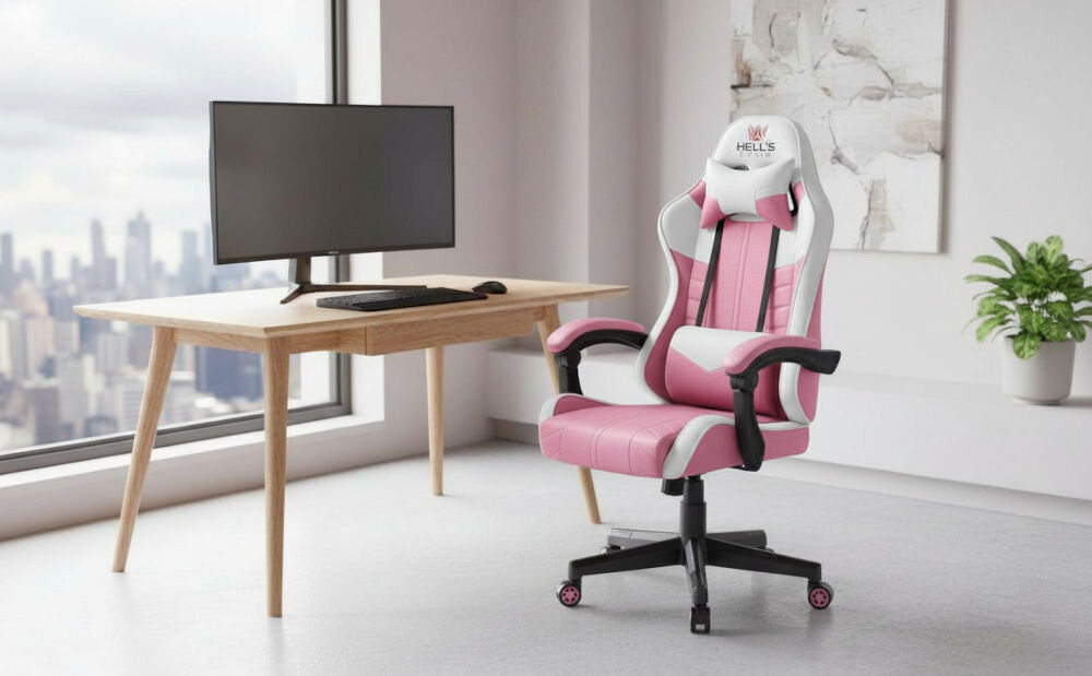 Fotel HELL'S CHAIR HC-1004 Różowo-biało-szary prezentacja fotela przy biurku w pokoju pod kątem od przodu