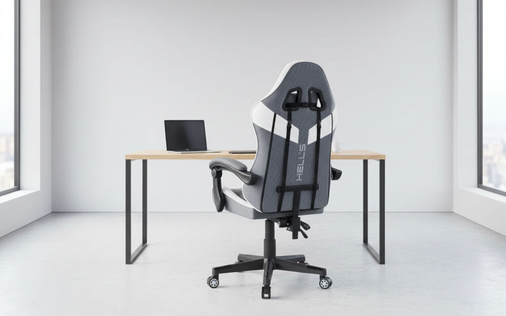 Fotel HELL'S CHAIR HC- 1004 Biało-szary prezentacja fotela od tyłu pod kątem w jasnym biurze przy biurku wzrost optymalne dopasowanie podparcie ciała komfort