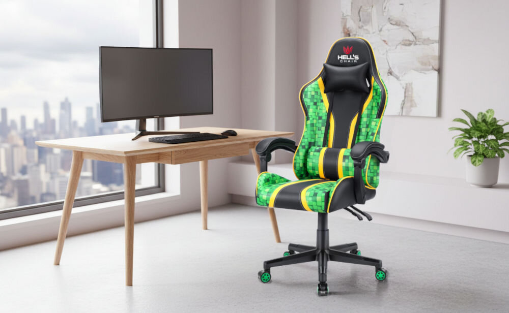 Fotel HELL'S CHAIR HC-1005 Cube Zielono-czarny prezentacja fotela przy biurku w pokoju pod kątem od przodu