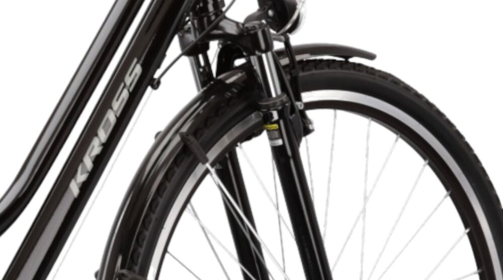 Rower trekkingowy KROSS Trans 1.0 D15 28 cali damski Czarno-szary rower ttpu hardtail przedni amortyzator SUNRACE typu FDM300 ze skokiem 30 mm niska masa roweru duza sztywnosc regulacja za pomoca sprezyny srubowej