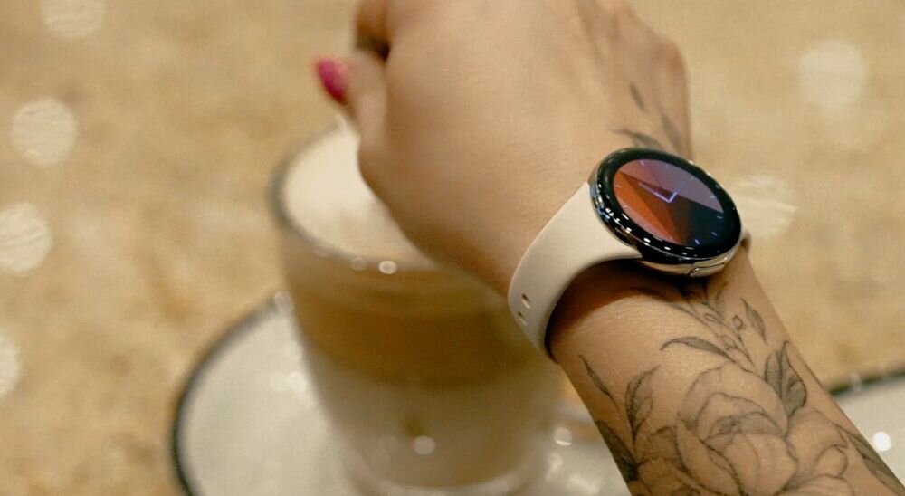 Smartwatch MANTA Livia Mini ekran amoled przekatna rozdzielczosc