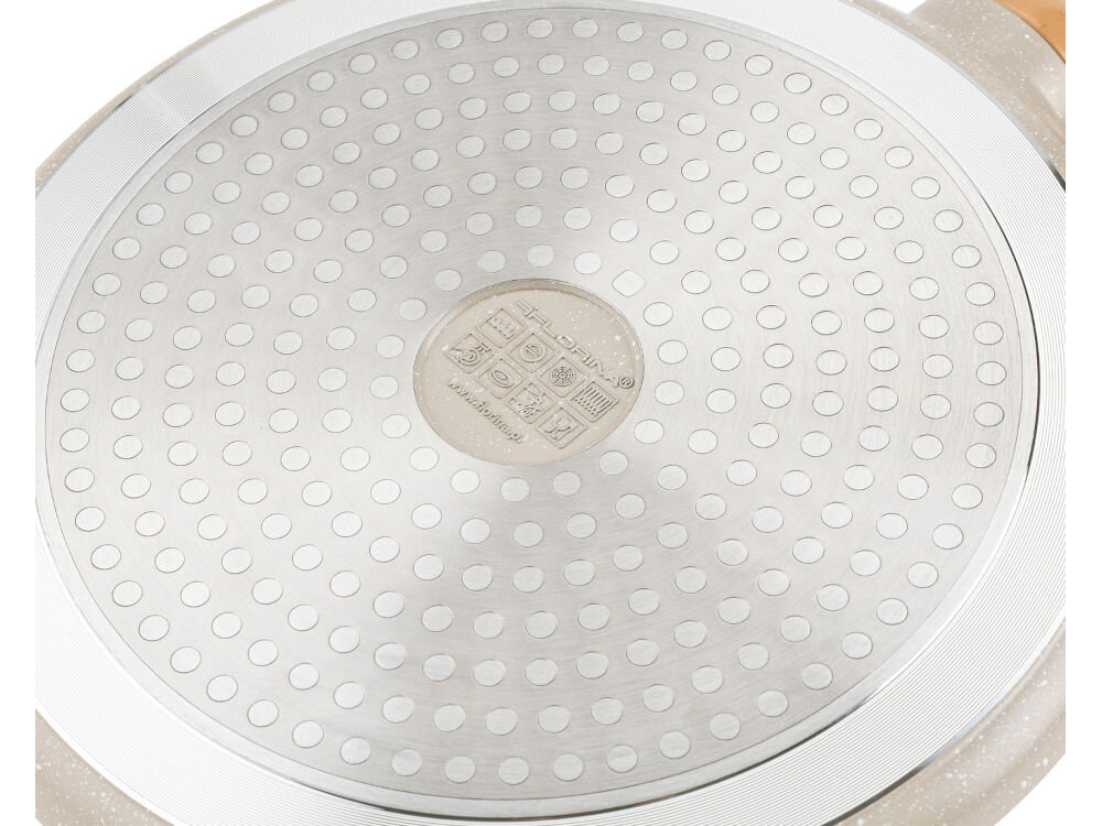 Patelnia FLORINA do naleśników Oslo 1P2224 24 cm spód patelni srebrny widać powłokę w kolorze kremowym marmurkowa białe tło uniwersalność dno do użytku na wszystkich rodzajach kuchenek gazowych, elektrycznych, ceramicznych indukcyjnych szybkie śniadanie wykwintny obiad ułatwiając gotowanie do smażenia naleśników