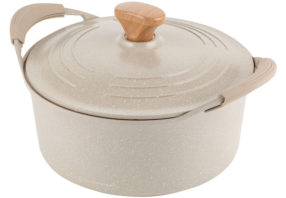 Garnek aluminiowy FLORINA Oslo 28CM 6,7L Kremowy  garnek w kolorze kremowym stojący bokiem zamknięty przykrywką białe tło klasyczna elegancja funkcjonalność kremowy marmurowy kolor komponuje się z każdą kuchnią zewnętrzna powłoka odporna na wysokie temperatury estetyczny wygląd starannie dopracowane detale praktyczne naczynie stylowy dodatek