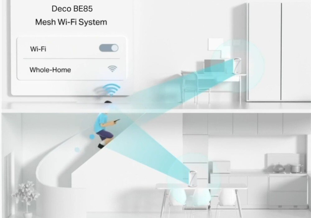 Router TP-LINK Deco BE85 Przekrój dwupiętrowego domu z widocznym zasięgiem Wi-Fi pomiędzy dwoma urządzeniami Deco oraz osobą korzystającą z tabletu w ruchu, technologia, jakość sygnału