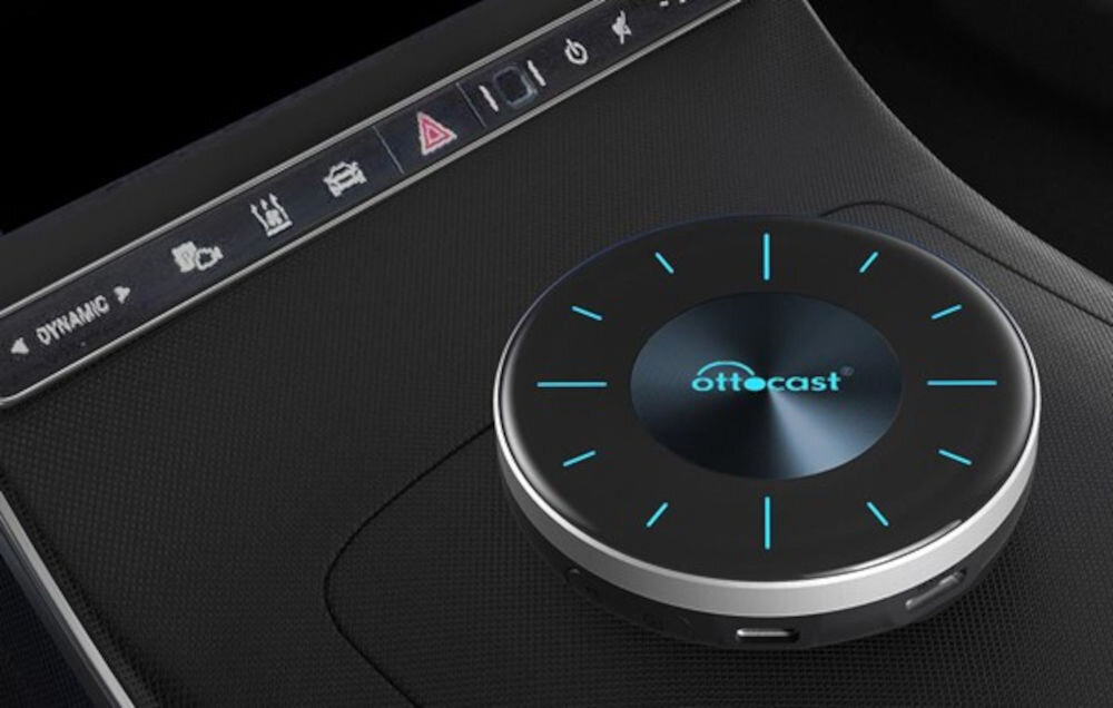Adapter OTTOCAST OttoAibox P3 PCS46 Bezprzewodowy CarPlay Android Auto Czarny łączy przemyślaną konstrukcję ze stylowym designem niewielkie wymiary (ok. 80 x 80 x 20,5 mm)
podświetlenie ambientowe