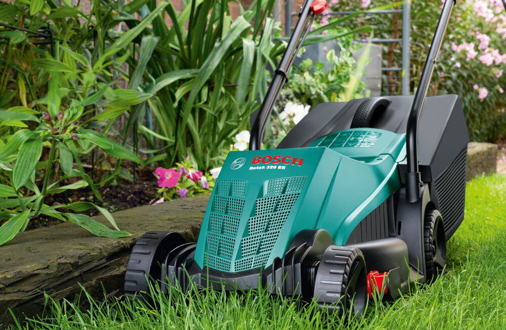 Kosiarka elektryczna BOSCH Rotak 320 ER silnik szczotkowy Powerdrive cicha praca praca w trudnych warunkach skuteczne koszenie wydajna praca moc 1200 W moment obrotowy 13 Nm