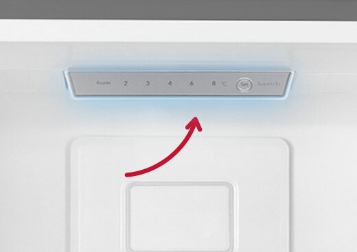Zbliżenie na elektroniczne sterowanie lodówki MPM-230-FF-55.