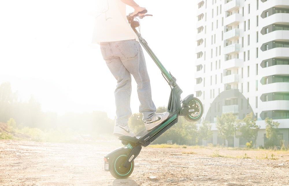 Hulajnoga elektryczna CECOTEC Bongo Y45 45km 350W Amortyzacja 10 Szary srodek codziennego transportu