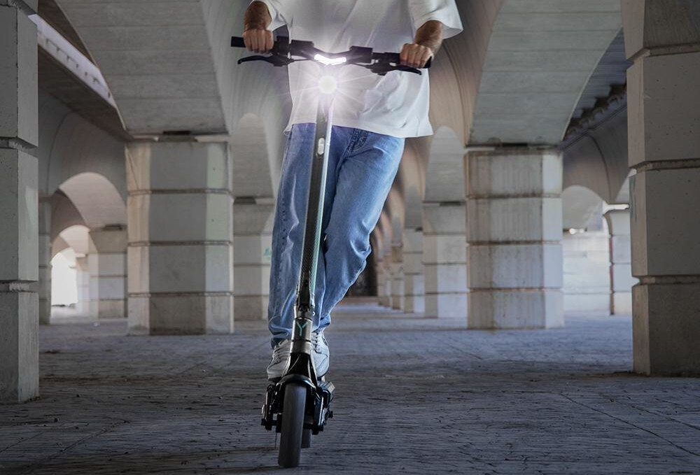 Hulajnoga elektryczna CECOTEC Bongo Y45 45km 350W Amortyzacja 10 Szary bezpieczenstwo przednie i tylne swiatla