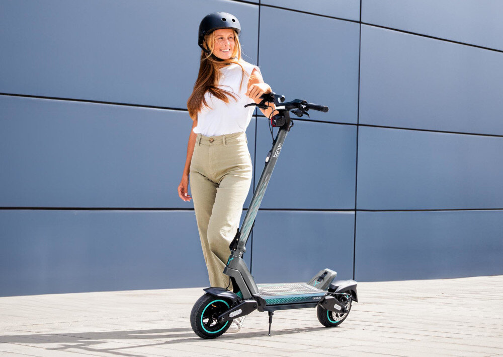 Hulajnoga elektryczna CECOTEC Bongo Y45 45km 350W Amortyzacja 10 Szary stopka skladana wytrzymala zamontowana w centralnym punkcie ciezkosci