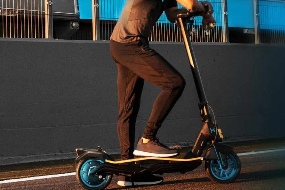Hulajnoga elektryczna CECOTEC Bongo S+ Max Infinity 30km 350W 10—Szary srodek codziennego transportu