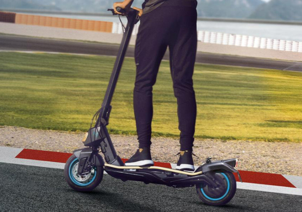 Hulajnoga elektryczna CECOTEC Bongo S+ Max Infinity 30km 350W 10—Szary z wytrzymalego aluminium odpornosc na uszkodzenia i korozje szeroki podest jezdny obciazenie do 100 kg szybki uklad skladania i rozkladania waga 14,1 kg