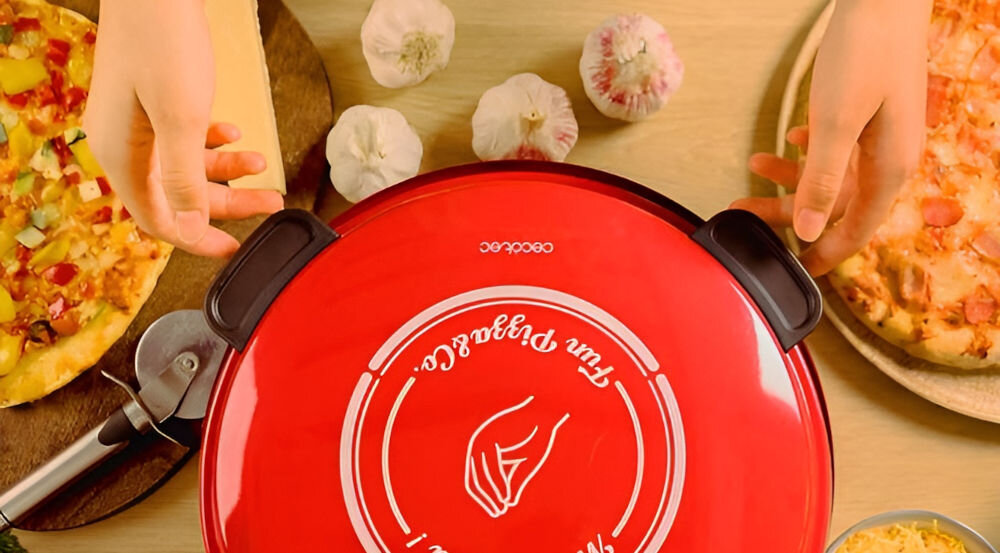 Piec do pizzy CECOTEC Fun Pizza&Co Mamma Mia średnica 32 cm Czerwony doskonałe wyniki kulinarne pełne bezpieczeństwo chłodny uchwyt komfortowe otwieranie i zamykanie wbudowsana kontrolka zqasilaqnia bezpieczny kontrolowany sposób korzystania