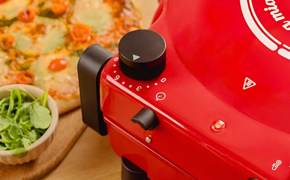 Piec do pizzy CECOTEC Fun Pizza&Co Mamma Mia średnica 32 cm Czerwony praktyczny timer kontrola czasu pieczenia do 15 minut sam się wyłączy po określonym czasie więcej swobody w kuchni