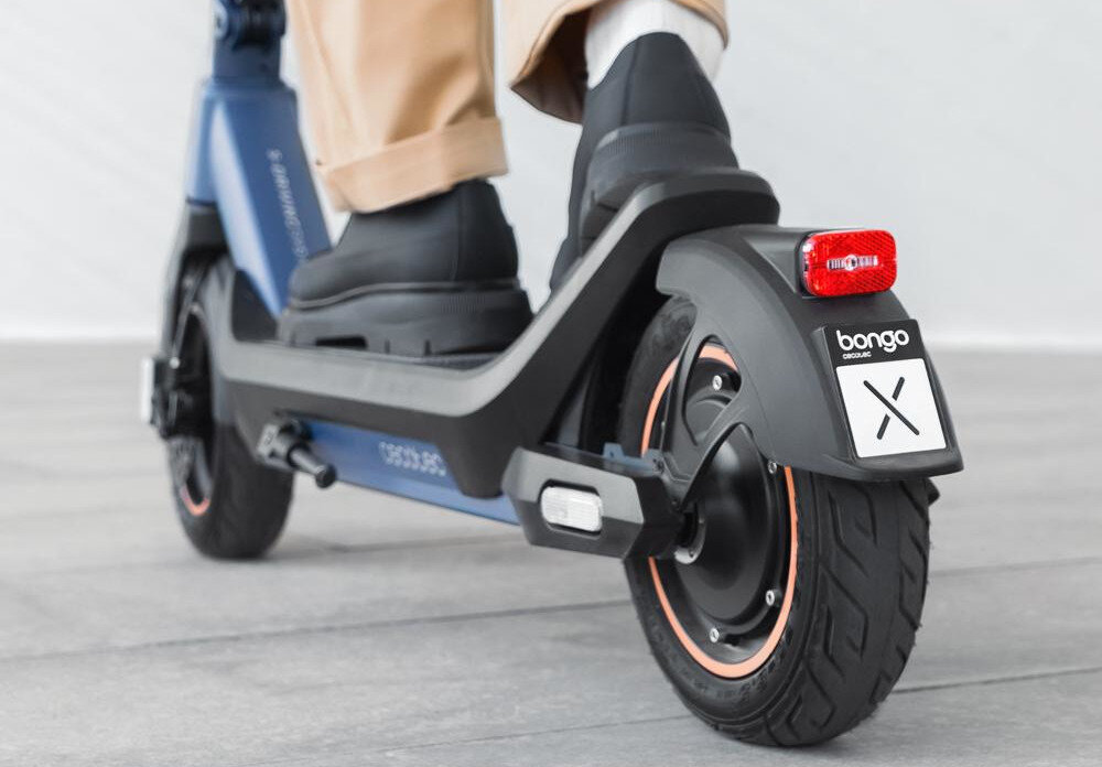 Hulajnoga elektryczna CECOTEC Bongo X45 Connected 45km 350W 10 Niebieski przedni hamulec elektryczny tylny hamulec tarczowy duza sila hamowania niezawodne dzialanie plynna bezpieczna jazda