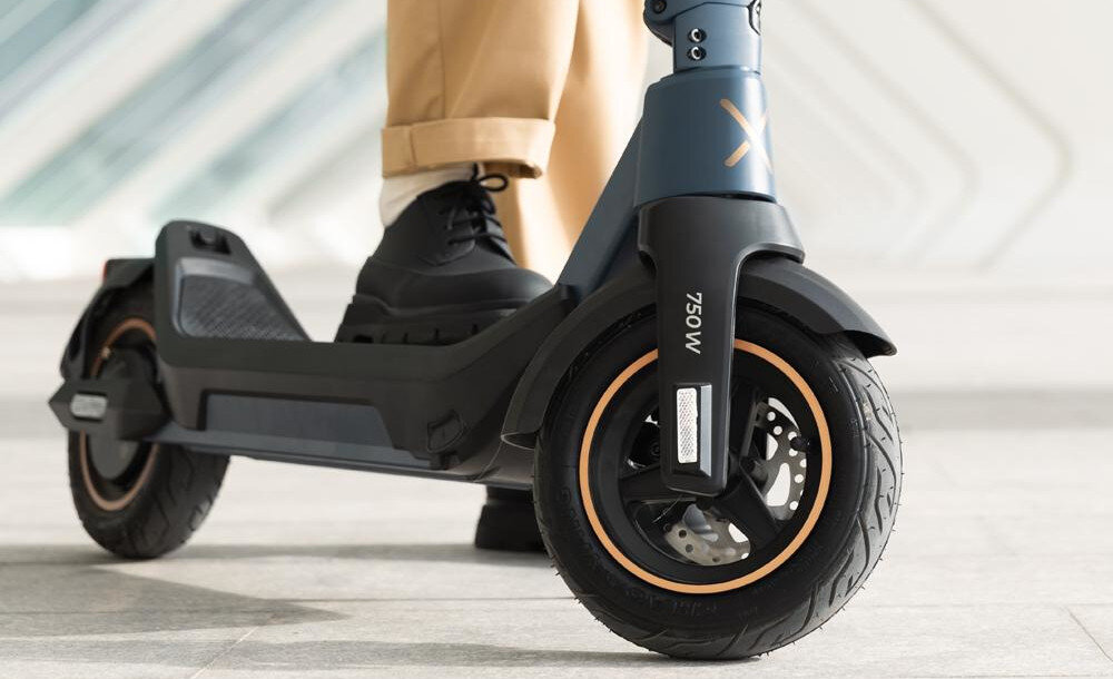 Hulajnoga elektryczna CECOTEC Bongo X45 Connected 45km 350W 10 Niebieski opony terenowe 10 cali gruby bieznik podwojne zawiszenie SX2 pochlanianie do 35% drgan