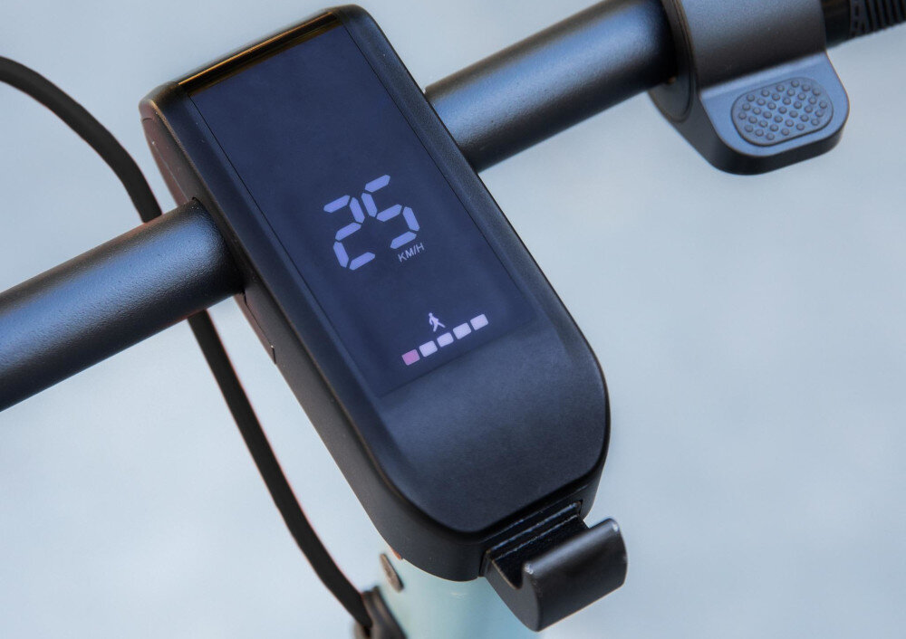 Hulajnoga elektryczna CECOTEC Bongo M20 20km 350W 8.5 Szary wyswietlacz duzy LED dotykowy minimalistyczna kierownica wysokosc 115 cm jazda w wyprostowanej pozycji antyposlizgowy material
