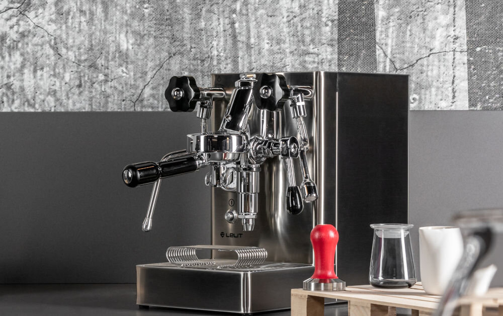 Ekspres LELIT Mara PL62XSS ciśnieniowy ekspres autentyczne włoskie espresso elegancki design praktyczne funkcje do domowych kuchni profesjonalne kawiarnie doskonały smak kawy intuicyjna obsługa 