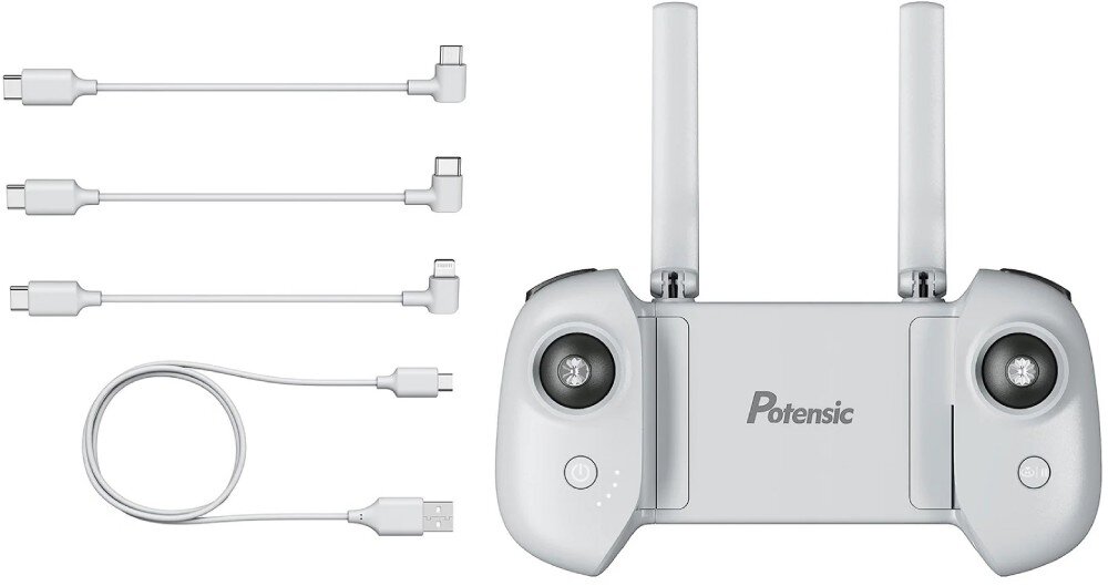 Pilot POTENSIC AT-RC do drona z gimbalem Zestaw akcesoriów składający się z jasnoszarego kontrolera z dwoma joystickami i antenami oraz czterech białych kabli połączeniowych z różnymi końcówkami USB