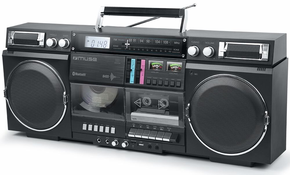 Radioodtwarzacz MUSE M-380GB stereo 80 W RMS regulacja tonów zasilanie AC baterie LR20, urządzenie na białym tle