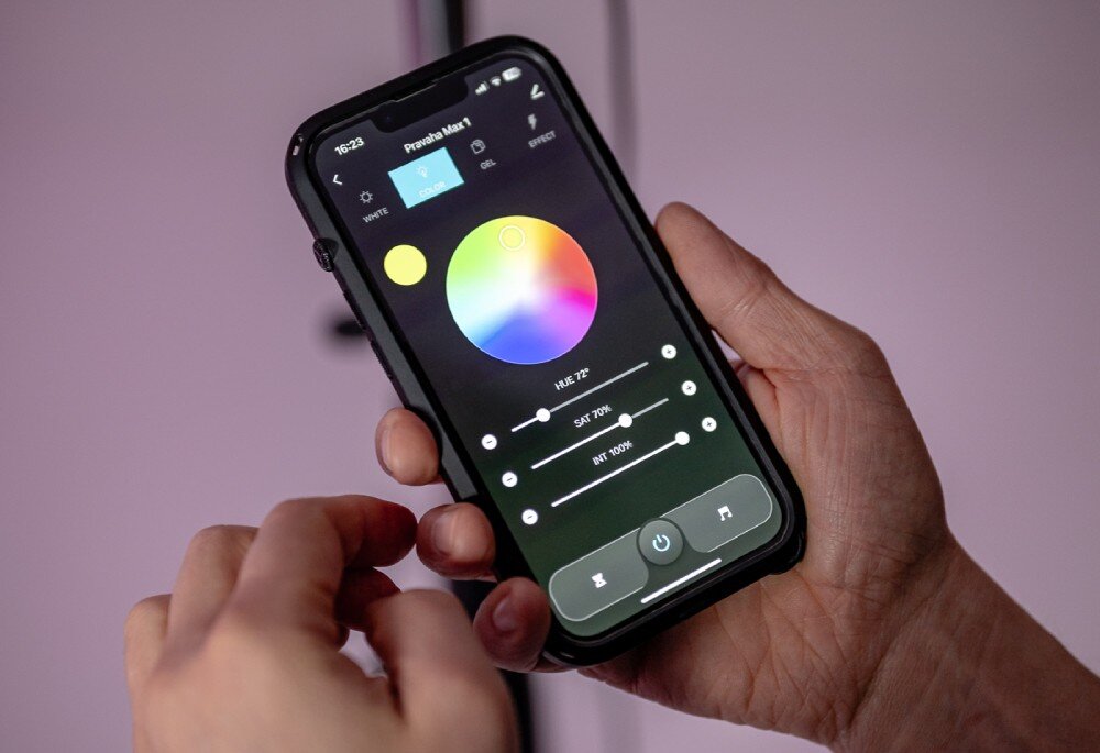 Lampa LED NEWELL RGB Pravaha Max 135 kolory RGB regulacja nasycenie intensywność HSI