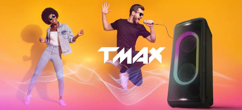 Power Audio PANASONIC SC-TMAX45 główny widok mocny dźwięk, power audio po skosie, osoba trzymająca mikrofon w ręku, osoba tańcząca w rytm muzyki