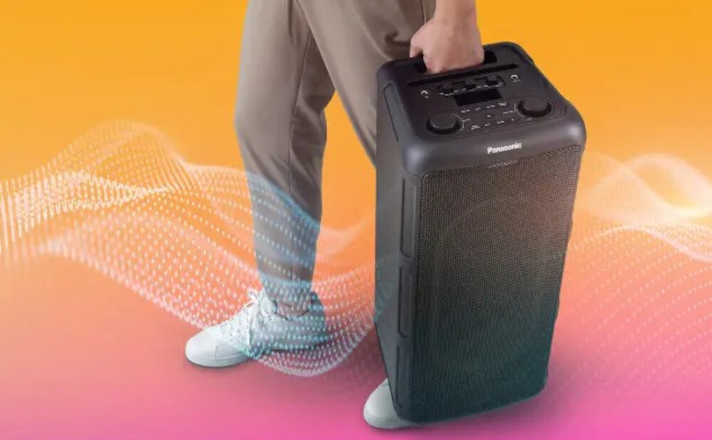 Power Audio PANASONIC SC-TMAX45 uchwyt mobilność przenoszenie siłownia, osoba trzymająca głośnik za uchwyt