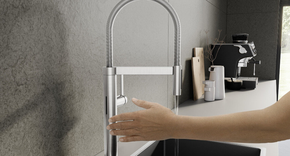 Bateria BLANCO Culina-S II Sensor 527462 Stalowy lifestyle wizualizacja obsługa ręczna bezdotykowa dwa czujniki komfort wygoda