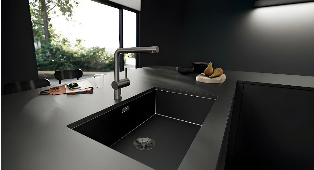 BATERIA KUCHENNA BLANCO Linus 527732 zdjęcie lifestyle obrotowa wyciągana wylewka kolor czarny trwały estetyczny Silgranit odporny na temperatury łatwe czyszczenie