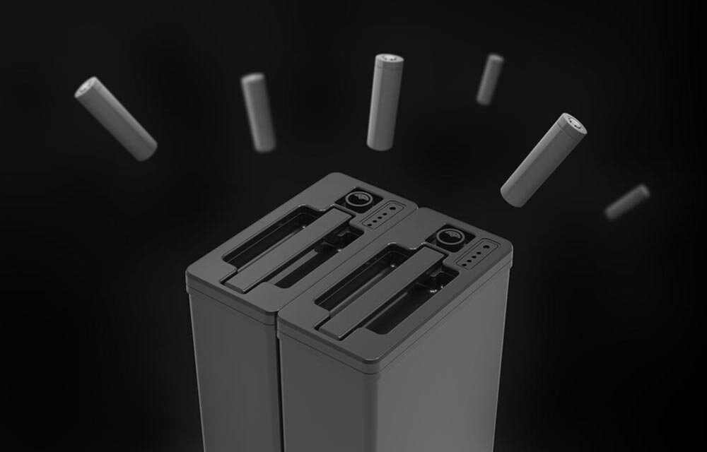 Motocykl elektryczny IML Miku Super Sunra Żółty naped do 3000 W dwie wyciaganie baterii litowo-jonowe o pojemnosci 2 x 72 V 20 Ah czas ladowania 4 godziny zywotnosc do 1000 cykli