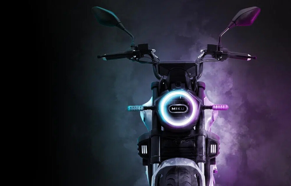 Motocykl elektryczny IML Miku Super Sunra Żółty przedni reflektor LED w ksztalcie litery U widocznosc do 12 metrow kierunkowskazy bezpieczenstwo
