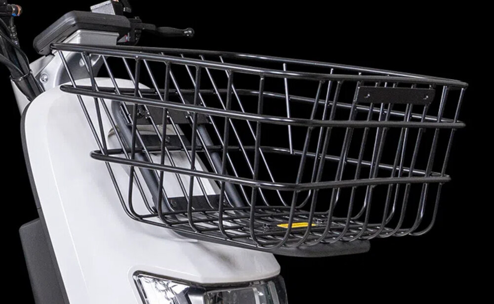 Skuter elektryczny IML Sunra Robo-SC Delivery Biały koszyk przedni wszechstronnosc funkcjonalnosc na kierownicy latwy dostep solidna konstrukcja praktyczny komfortowy