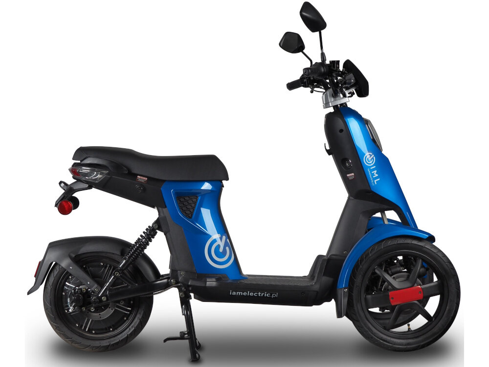 Skuter elektryczny IML iTango Niebieski widok na skuter z boku moc wydajnosc zaawansowane technologie dynamiczna wygodna jazda alarm bieg wsteczny intuicyjny w obsludze szybka ekologiczna jazda