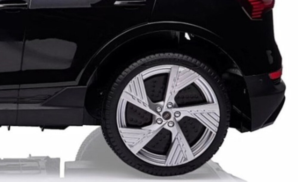 Samochód dla dziecka MILLY MALLY Audi E-Tron Sportback Czarny metalowe osie kol kola srednica 21 cm trwalosc stbilnosc solidne wykonanie kol pianka EVA dluga zywotnosc duza odpornosc na uszkodzenia sprezynowe zawieszenie plyna jazda dobrze tlumi wstrzasy