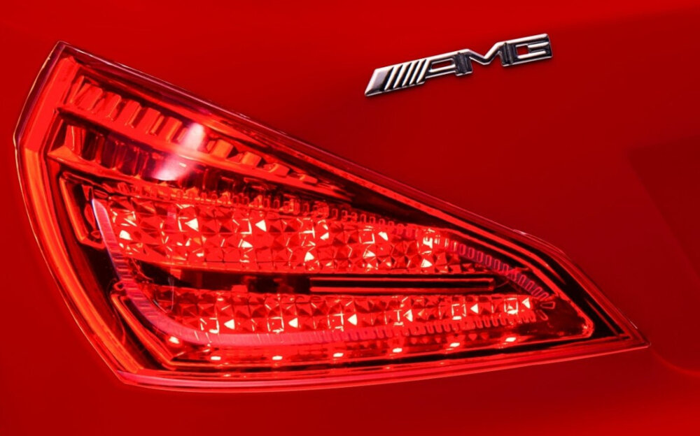 Samochód dla dziecka MILLY MALLY Mercedes-Benz SL65 AMG Czerwony zbliżenie na tylną lampę funkcja kołyski zmiana samochodu w interaktywną zabawkę stacjonarną delikatne ruchy kołyszące wrażenie bujania dla dzieci o wadze do 30 kg