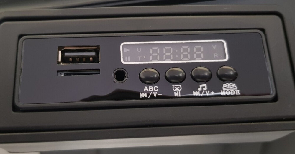 Samochód dla dziecka MILLY MALLY Audi E-Tron Sportback 4x4 Biały funkcja Bluetooth MP3 USB-A wbudowane gniazdko kart TF przyciski na kierownicy swiecace reflektory LED 5 wbudowanych piosenek klakson