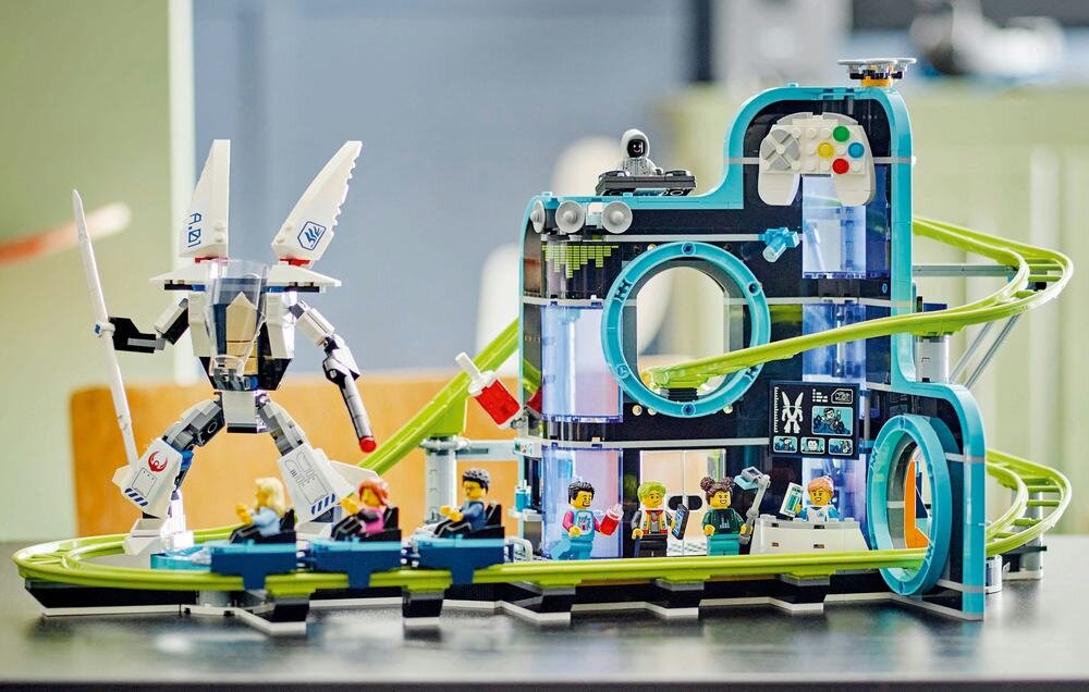 LEGO 60421 City Park Świat Robotów z rollercoasterem opis