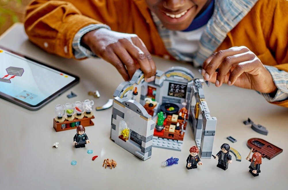 LEGO 76431 Harry Potter Zamek Hogwart: Zajęcia z eliksirów umiejętności