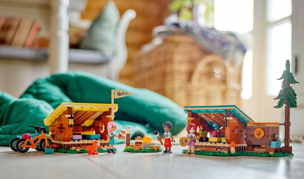 LEGO 42624 Friends Przytulne domki na letnim obozie opis