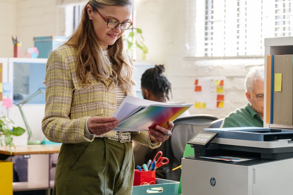 Urządzenie wielofunkcyjne HP Color LaserJet Pro 3302fdw Druk w kolorze, Automatyczny druk dwustronny, Wi-Fi przeznaczenie zalety szybkość działanie