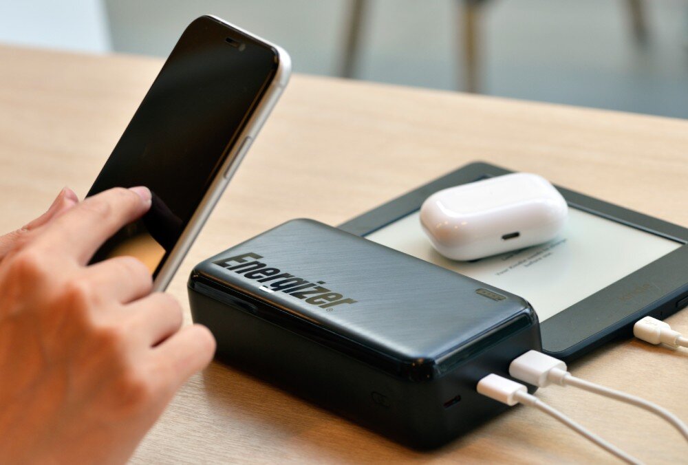 Powerbank ENERGIZER UE30055PQ 30000mAh 22.5W Czarny opis