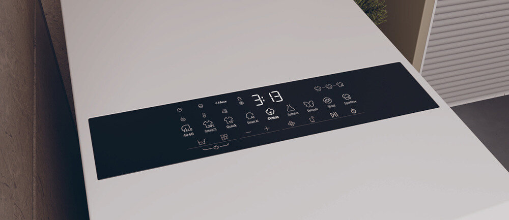 PRALKA HAIER HW90-BPD13386U-S Dotykowy panel sterowania łatwy dostęp wyświetlacz LCD czytelność prosta obsługa intuicyjny interfejs