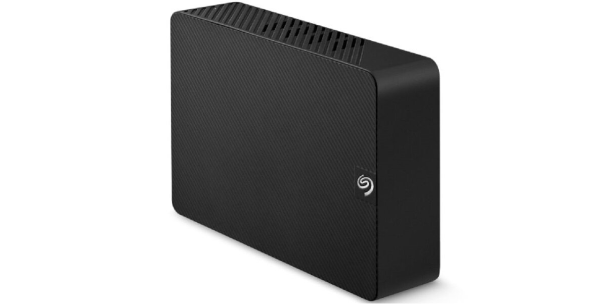 Czarny zewnętrzny dysk twardy z logo Seagate na obudowie, posiadający perforacje na górnej powierzchni.