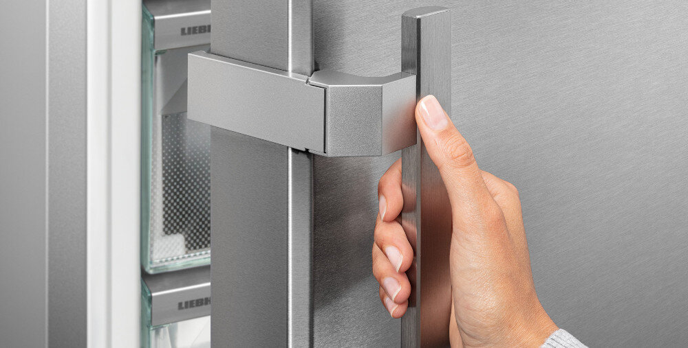 CHŁODZIARKA LIEBHERR CBNsdc 765i EASYFRESH uchwyt Wpuszczany wygoda otwieranie ergonomia komfort zintegrowany dopasowanie wygoda bezpieczeństwo