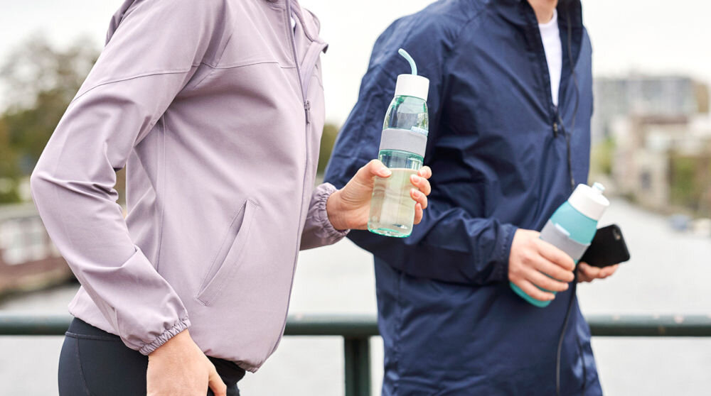 Butelka plastikowa MEPAL Ellipse 700 ml Różowy trzy części przeźroczysty pojemnik wysoka jakość tworzywa ozdobny pasek silikonowy uchwyt komfort noszenia ilość napoju