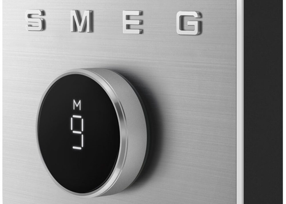 Blender kielichowy SMEG BLC01BLMEU (Wysokoobrotowy) Solidność, która służy latami Nierdzewne ostrza moc łączy funkcjonalność z trwałością
